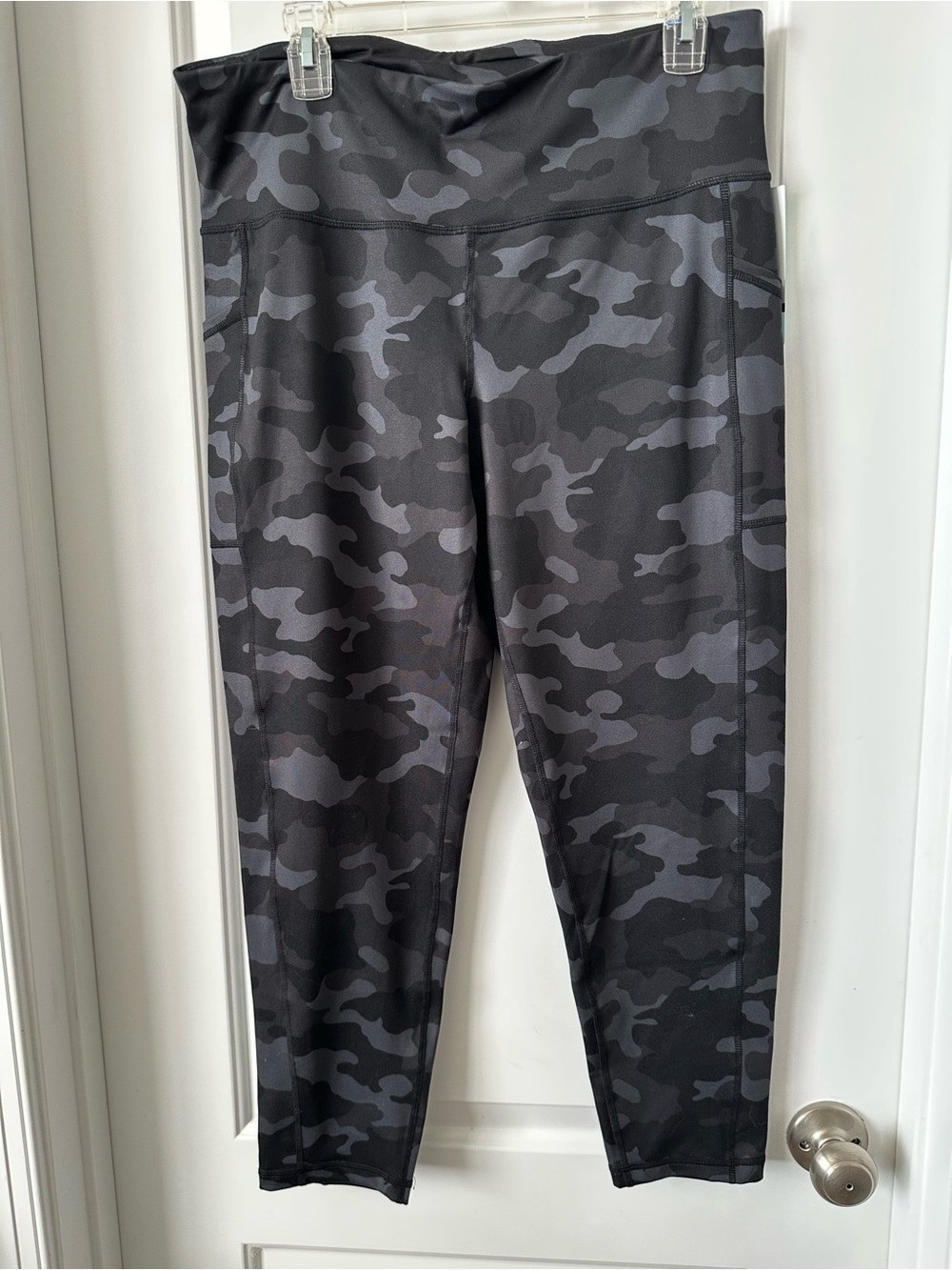 Ideology Black & Gray Camo Active Leggings